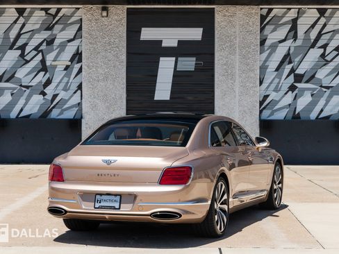 Used 2022 Bentley Flying Spur W12 image 16