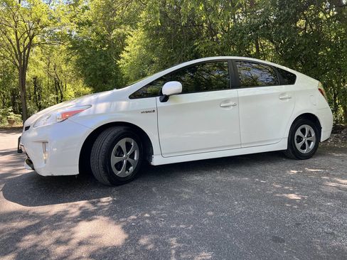 Used 2015 Toyota Prius Three w/ Solar Roof Package FWD image 11