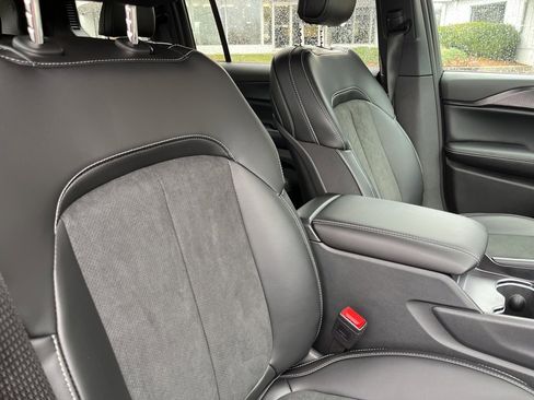 New 2025 Jeep Grand Cherokee L Altitude image 45