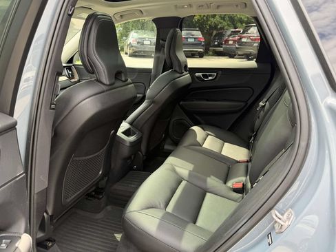 Used 2022 Volvo XC60 B5 Momentum w/ Climate Package AWD/4WD image 15