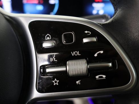 Used 2022 Mercedes-Benz EQB 300 4MATIC image 29