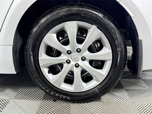 Certified 2025 Toyota Corolla LE image 4