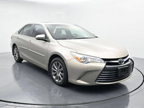 Used 2017 Toyota Camry XLE w/ Moonroof Package FWD image 2