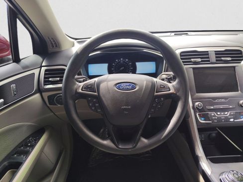 Used 2019 Ford Fusion SE FWD image 14