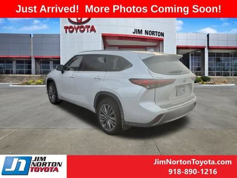 Used 2022 Toyota Highlander Platinum image 5