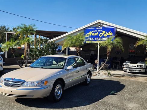 Used 2001 Lincoln Continental image 1