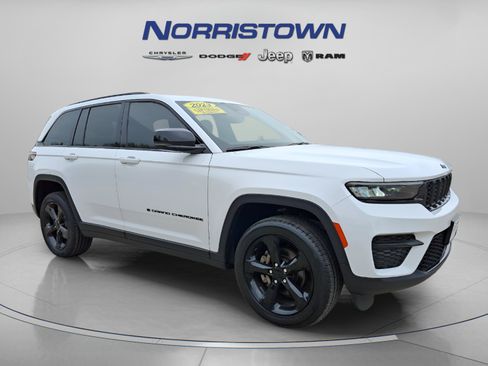 Certified 2023 Jeep Grand Cherokee Altitude AWD/4WD image 1