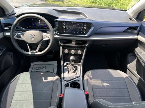 Certified 2023 Volkswagen Taos SE w/ Panoramic Sunroof Package FWD image 26