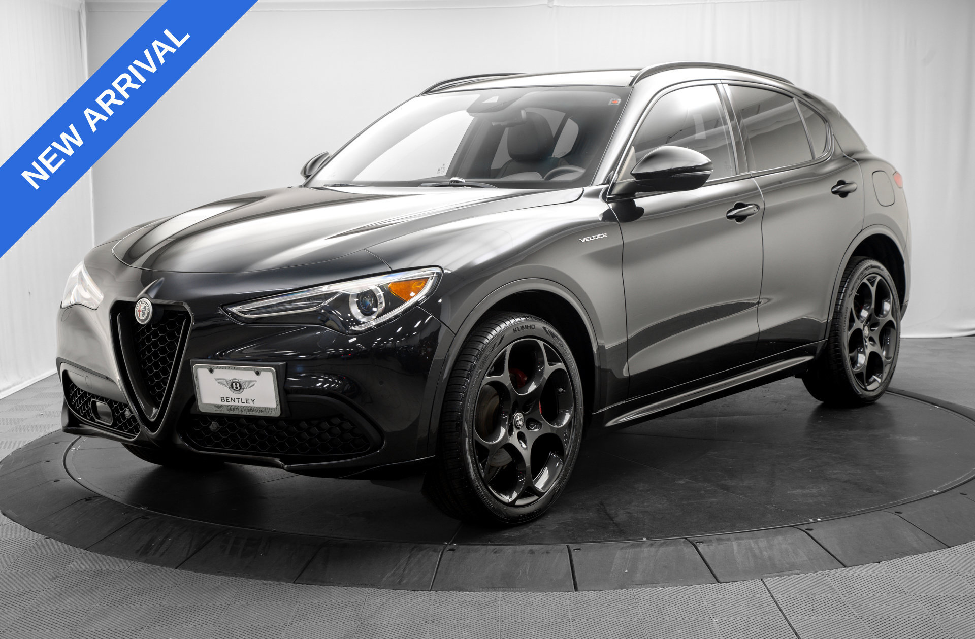 Used 2023 Alfa Romeo Stelvio Veloce AWD/4WD image 3