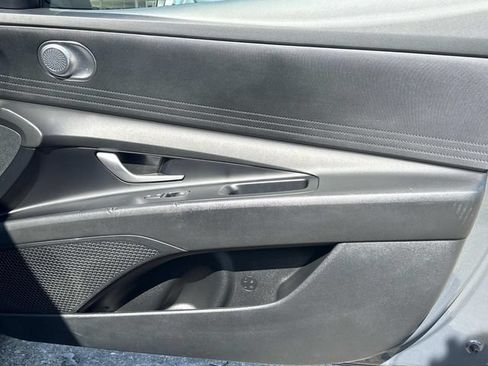 Used 2024 Hyundai Elantra SE FWD image 19