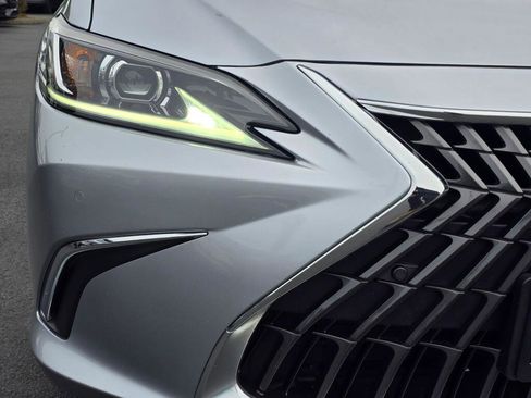 Used 2025 Lexus ES 300h w/ Premium Package image 31