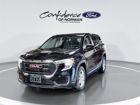 Used 2024 GMC Terrain SLE image 3