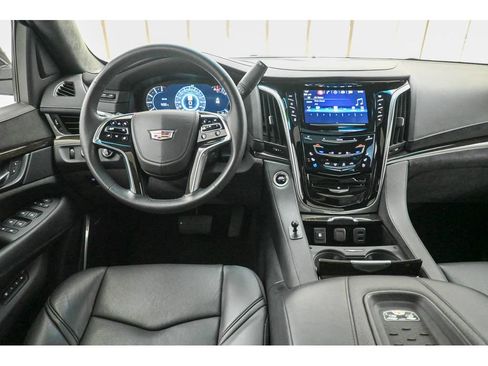 Used 2017 Cadillac Escalade Platinum AWD/4WD image 39
