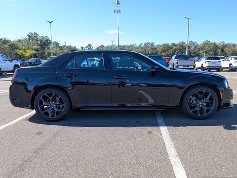 Used 2023 Chrysler 300 Touring L image 3