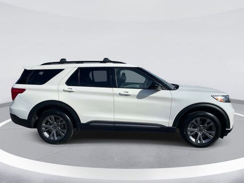 Certified 2023 Ford Explorer XLT w/ Equipment Group 202A AWD/4WD image 4