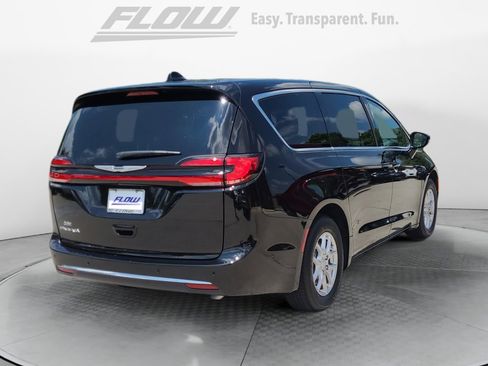 New 2025 Chrysler Pacifica Select image 7