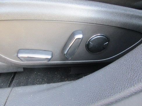 Used 2013 Lincoln MKZ FWD image 17