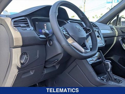 Used 2022 Volkswagen Tiguan SE R-Line image 12
