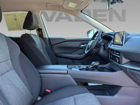 Used 2025 Nissan Rogue SV image 9