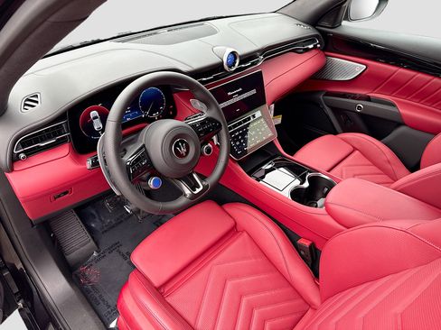 New 2025 Maserati Grecale Modena image 27