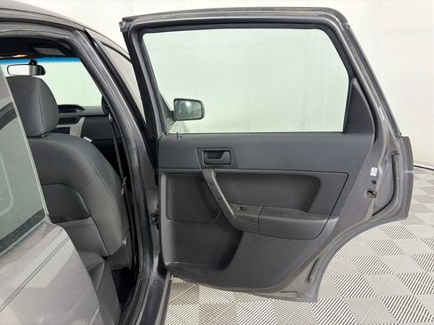 Used 2010 Ford Focus SE image 24