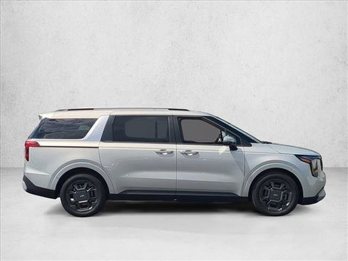 Used 2026 Kia Carnival EX FWD image 4