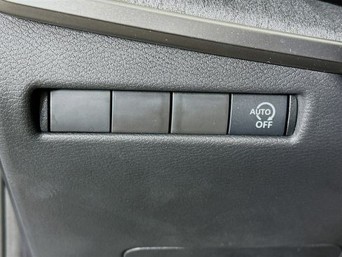 Used 2025 Nissan Kicks SV image 17