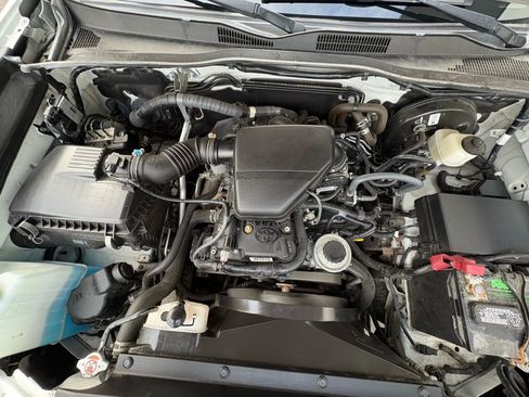 Used 2018 Toyota Tacoma SR w/ SR Convenience Package image 10