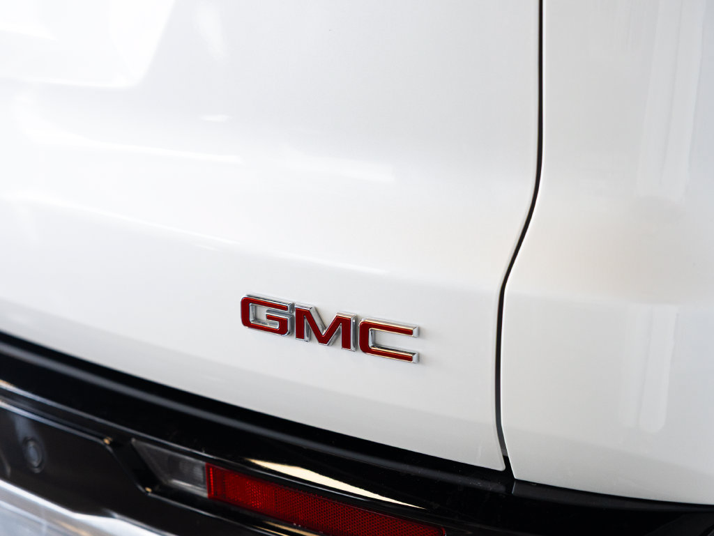 Used 2025 GMC Acadia Denali AWD/4WD image 9
