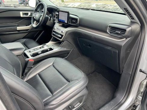 Certified 2023 Ford Explorer XLT w/ Equipment Group 202A image 32