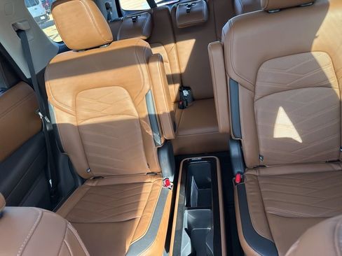 Used 2025 Nissan Pathfinder Platinum image 13