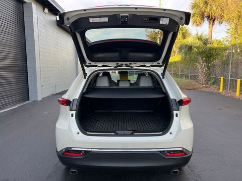 Used 2021 Toyota Venza Limited image 17