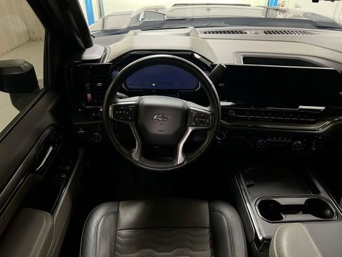 Used 2025 Chevrolet Silverado 2500 ZR2 w/ Technology Package AWD/4WD image 11