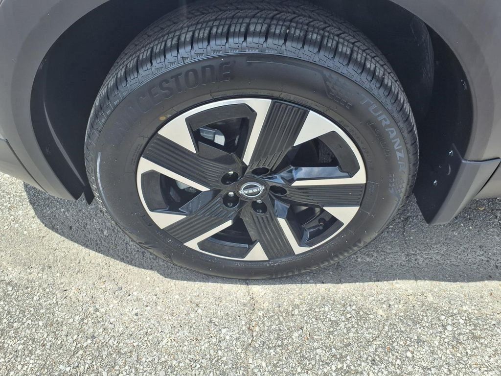 Used 2025 Nissan Kicks SR FWD image 5