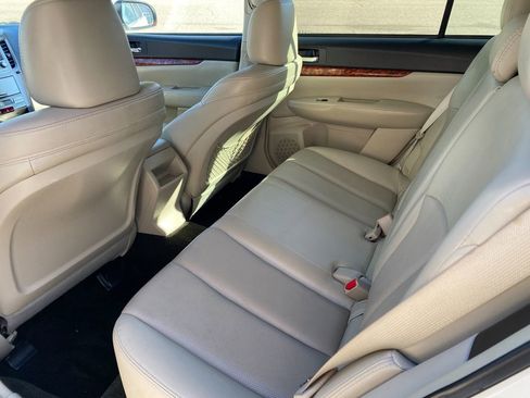 Used 2011 Subaru Outback 2.5i Limited image 14