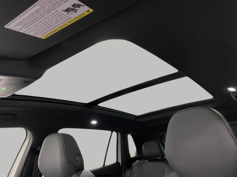 New 2025 Volkswagen Tiguan SE R-Line image 28