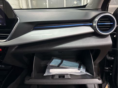 Used 2025 Chevrolet Trax LT w/ LT Convenience Package image 18