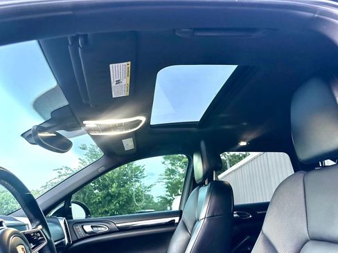 Used 2018 Porsche Cayenne AWD/4WD image 35