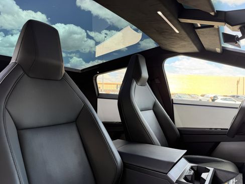 Used 2024 Tesla Cybertruck AWD Crew Cab image 45
