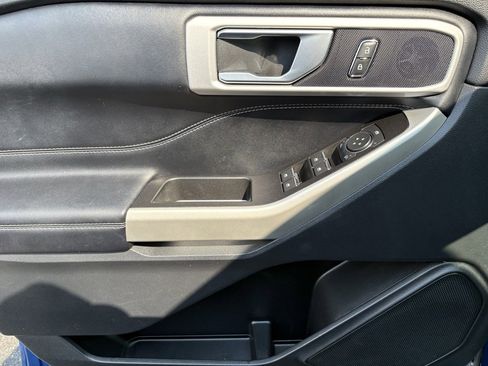 Used 2022 Ford Explorer XLT w/ Equipment Group 202A image 19