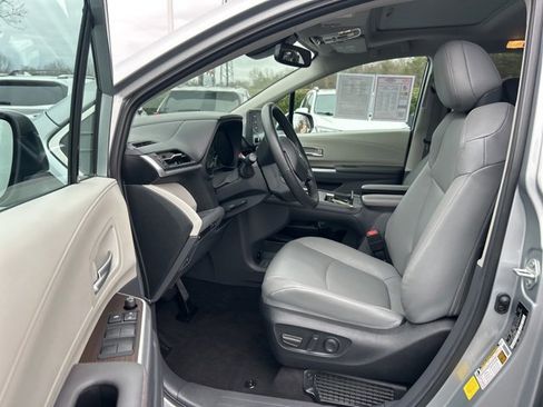 Used 2024 Toyota Sienna XLE image 15
