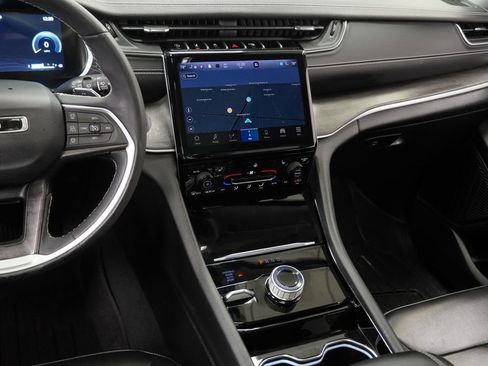 Certified 2023 Jeep Grand Cherokee Limited w/ Black Appearance Package image 24