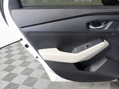 Used 2023 Honda Accord EX image 11