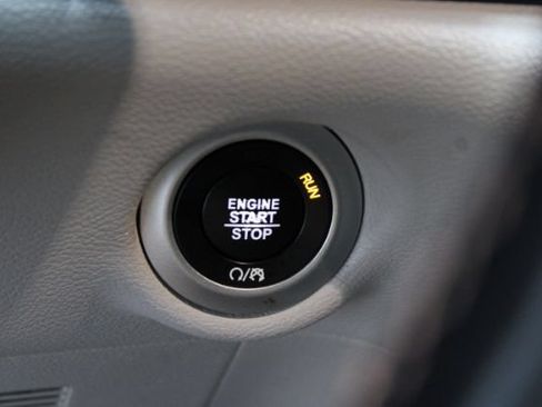 Used 2019 Chrysler Pacifica Touring-L FWD image 15