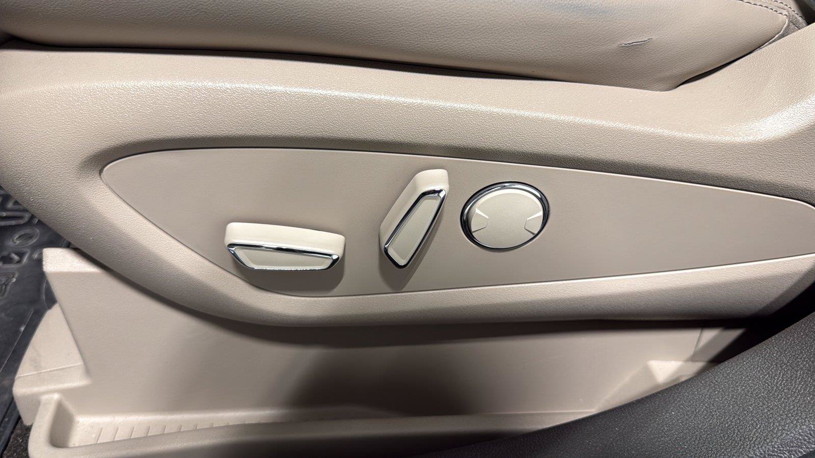 Used 2023 Lincoln Nautilus Reserve w/ Luxury Package AWD/4WD image 21