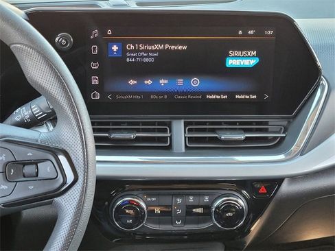 Used 2025 Chevrolet Trax LT image 21