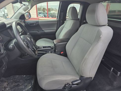 Used 2018 Toyota Tacoma SR image 10
