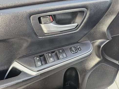 Used 2016 Toyota Camry SE FWD image 26