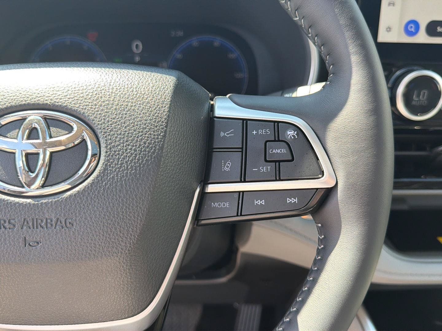 Certified 2026 Toyota Highlander Limited AWD/4WD image 17
