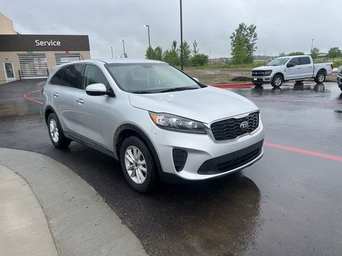 Used 2019 Kia Sorento L FWD image 11